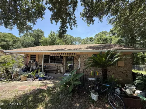 112 Barbara Cir, Ocean Springs, MS 39564