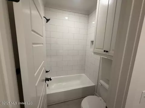 Bath - 112 Cross Wind Dr, Flora, MS 39071 photo 2 of 5