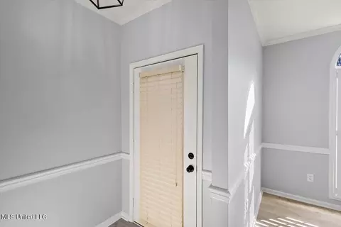Entry Way - 1042 Bayridge Dr, Jackson, MS 39211 photo 1 of 2