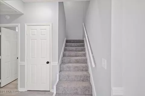 Entry Way - 1042 Bayridge Dr, Jackson, MS 39211 photo 2 of 2