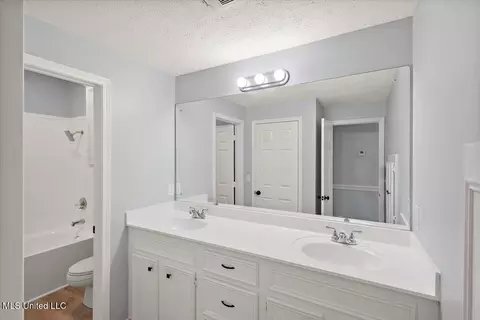 Bath - 1042 Bayridge Dr, Jackson, MS 39211 photo 1 of 3