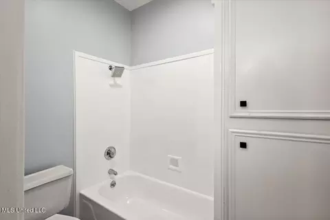 Bath - 1042 Bayridge Dr, Jackson, MS 39211 photo 3 of 3