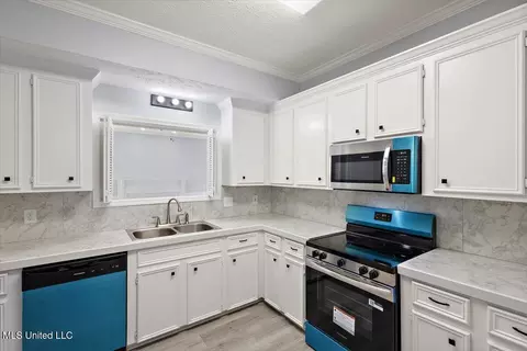 Kitchen - 1042 Bayridge Dr, Jackson, MS 39211 photo 2 of 2