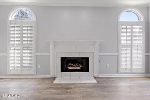 Living - 1042 Bayridge Dr, Jackson, MS 39211 photo 4 of 4