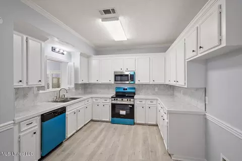 Kitchen - 1042 Bayridge Dr, Jackson, MS 39211 photo 1 of 2