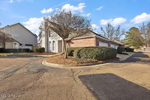 Exterior - 1042 Bayridge Dr, Jackson, MS 39211 photo 1 of 5