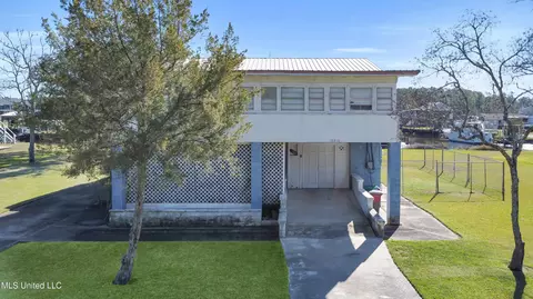 10210 Bayou View Dr, Bay Saint Louis, MS 39520
