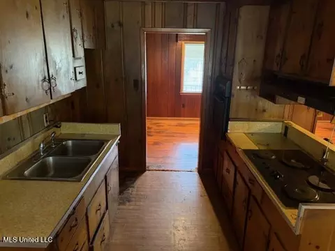 Entry Way - 105 E Sunset, Brandon, MS 39042 photo 1 of 2
