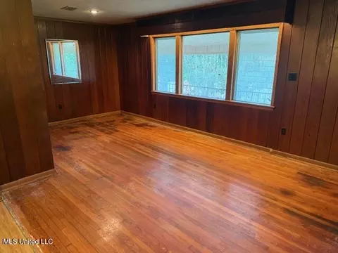 Living - 105 E Sunset, Brandon, MS 39042 photo 2 of 5