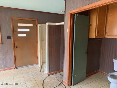 Entry Way - 105 E Sunset, Brandon, MS 39042 photo 2 of 2