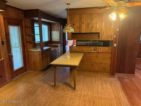 Kitchen - 105 E Sunset, Brandon, MS 39042 photo 4 of 5