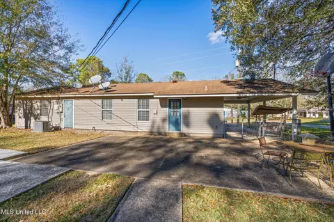 Exterior - 2924 Dantzler St, Moss Point, MS 39563 photo 3 of 4