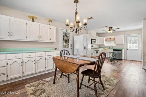 Kitchen - 2924 Dantzler St, Moss Point, MS 39563 photo 1 of 3