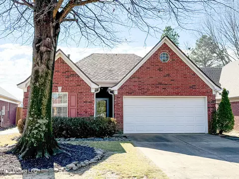 10249 Fox Hunt Dr, Olive Branch, MS 38654