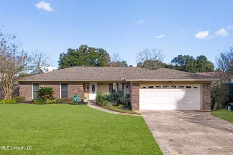 2422 Regency Dr, Biloxi, MS 39532 photo 1
