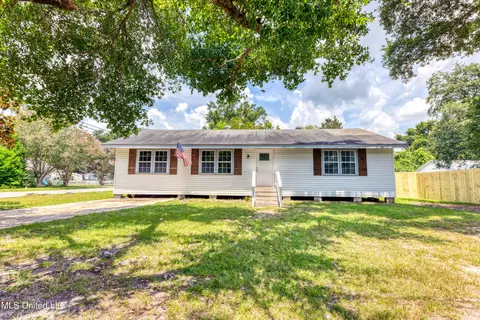 1200 7th St, Long Beach, MS 39560