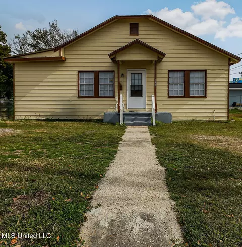 4718 Main St, Moss Point, MS 39563