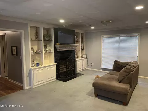 Living - 522 Kennedy Dr, Magee, MS 39111 photo 3 of 4