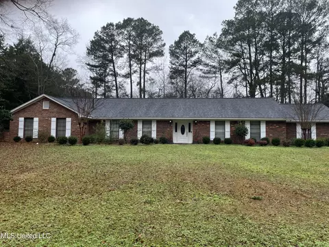 522 Kennedy Dr, Magee, MS 39111