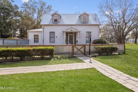 1127 19th St, Gulfport, MS 39501