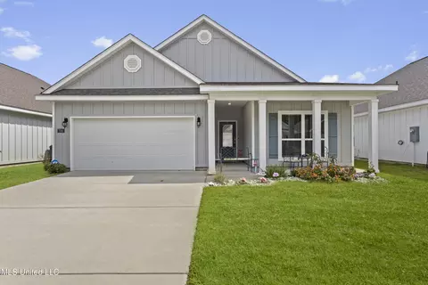 7781 Coral Ln, Ocean Springs, MS 39564