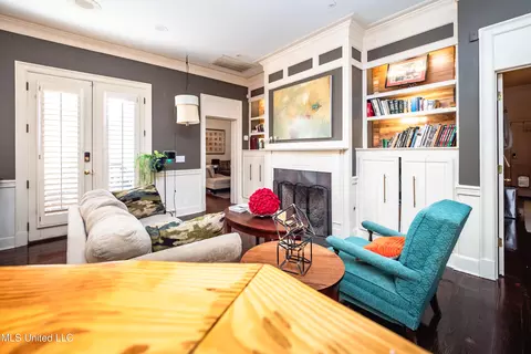 Living - 2 Ashley Park Dr, Jackson, MS 39206 photo 2 of 5