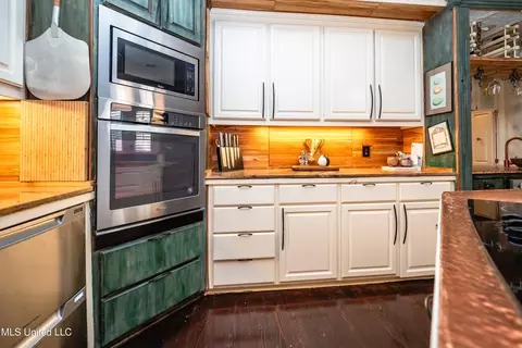 Kitchen - 2 Ashley Park Dr, Jackson, MS 39206 photo 6 of 7