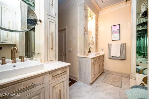 Bath - 2 Ashley Park Dr, Jackson, MS 39206 photo 2 of 5