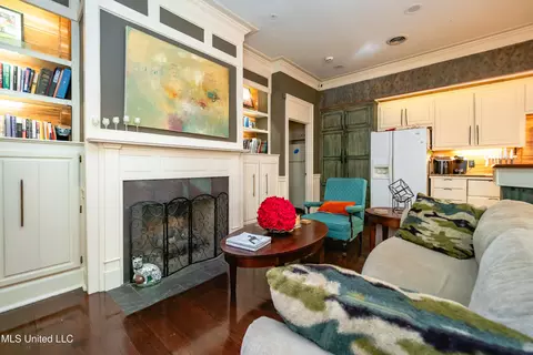 Living - 2 Ashley Park Dr, Jackson, MS 39206 photo 4 of 5