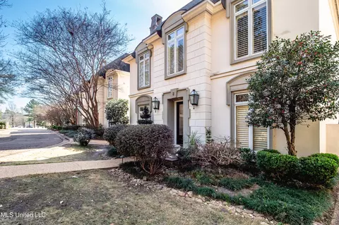 2 Ashley Park Dr, Jackson, MS 39206