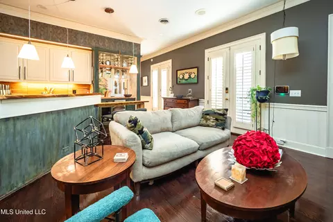 Living - 2 Ashley Park Dr, Jackson, MS 39206 photo 3 of 5
