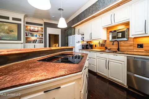 Kitchen - 2 Ashley Park Dr, Jackson, MS 39206 photo 5 of 7