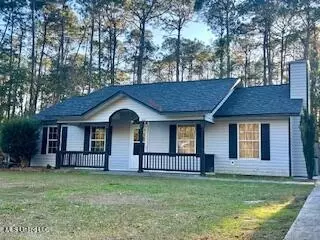 1131 Oak St, Ocean Springs, MS 39564