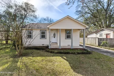 1812 Mable St, Hattiesburg, MS 39401
