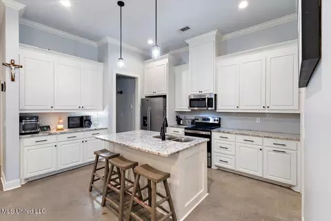 Kitchen - 144 Porter Ridge Dr, Canton, MS 39046 photo 2 of 2