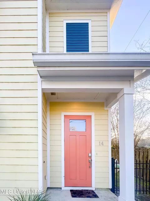 216 Carre Ct #14, Bay Saint Louis, MS 39520