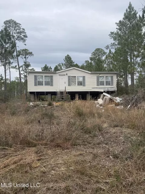 5053 Swallow Ln, Bay Saint Louis, MS 39520