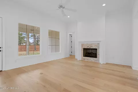 Living - 123 Paylors Way, Madison, MS 39110 photo 3 of 5