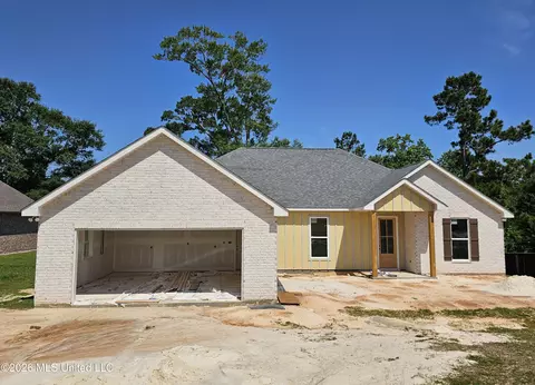 47 Knoll Creek Dr, Carriere, MS 39426