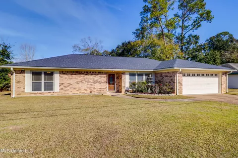 2408 Sunkist Country Club Rd, Biloxi, MS 39532