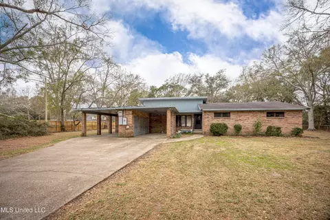 3109 Holly Dr, Gautier, MS 39553