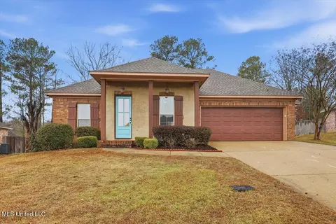 427 Silver Hill Dr, Pearl, MS 39208