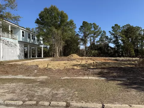 18 Holiday Drive, Pass Christian, MS 39571