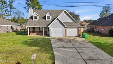 3428 N 9th St, Ocean Springs, MS 39564