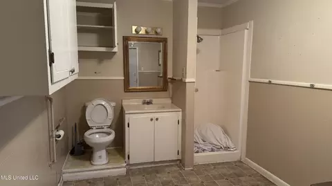 Bath - 145 Jones St, Forest, MS 39074 photo 2 of 2