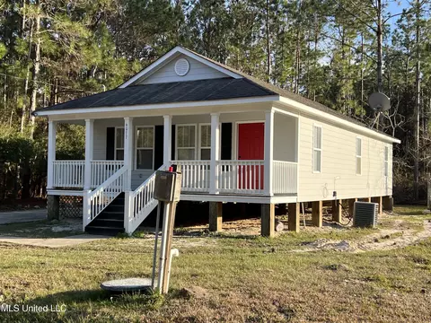 6077 E Kemper St, Bay Saint Louis, MS 39520
