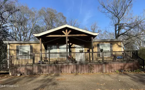 106 East St, Edwards, MS 39066