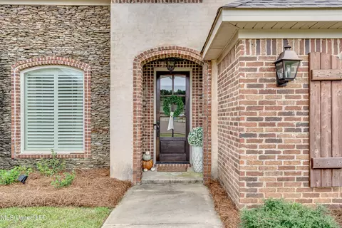 Entry Way - 205 E Toulon St, Brandon, MS 39042 photo 1 of 2