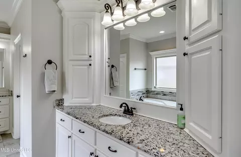 Bath - 205 E Toulon St, Brandon, MS 39042 photo 4 of 10