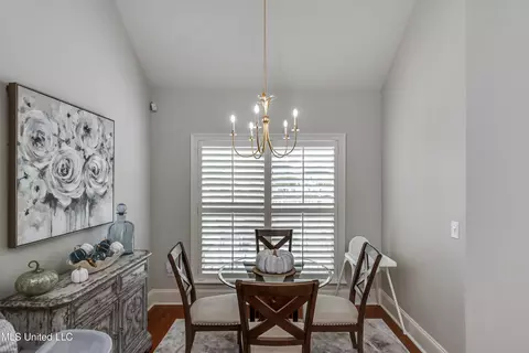 Dining - 205 E Toulon St, Brandon, MS 39042 photo 3 of 4